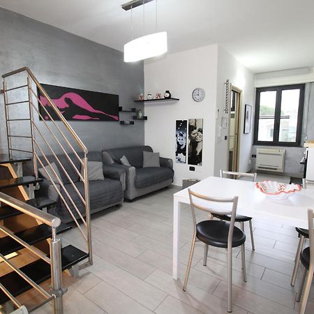 Corona'S Apartment- Fronte Spiaggia Ла-Калетта Экстерьер фото
